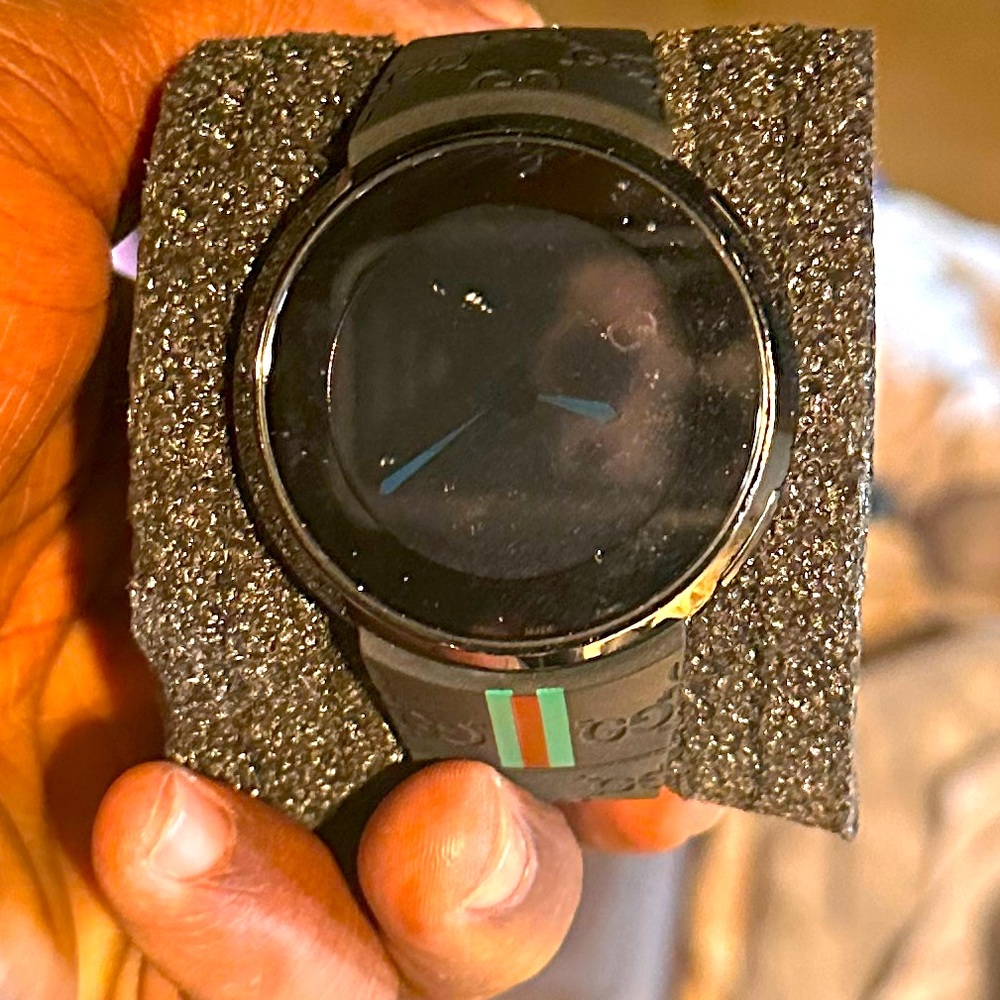 I Gucci digital watch, great condition, perfect for man or woman